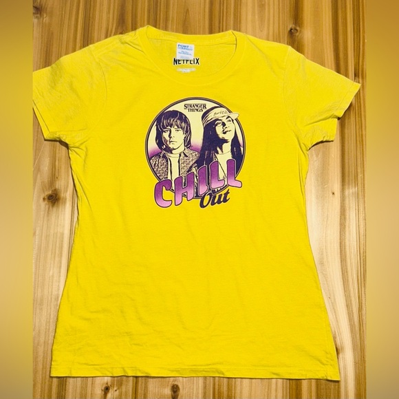 Stranger Things Argyle & Jonathan Chill Out Retro T-Shirt Women’s Size Small - Picture 2 of 7